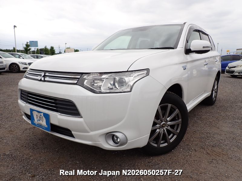 2013 MITSUBISHI OUTLANDER PHEV – view 1
