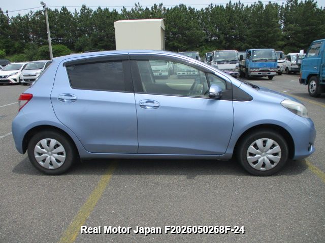 2011 TOYOTA VITZ thumbnail 4