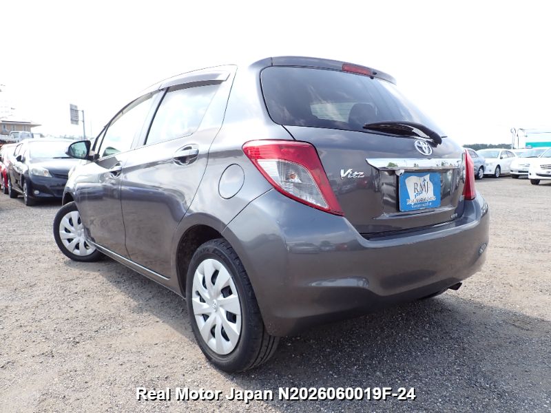2011 TOYOTA VITZ thumbnail 3