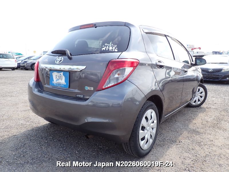 2011 TOYOTA VITZ thumbnail 4