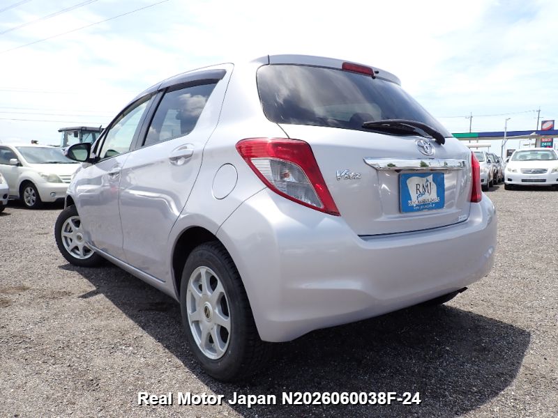 2013 TOYOTA VITZ thumbnail 3