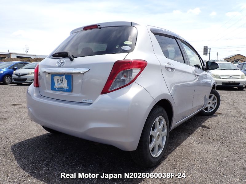 2013 TOYOTA VITZ thumbnail 4