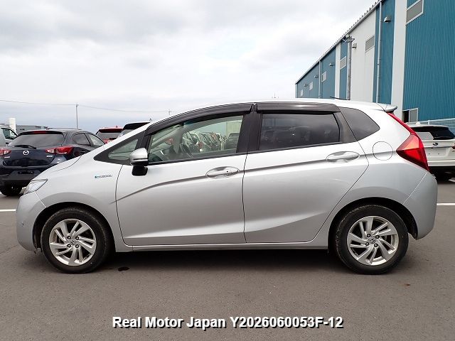 2013 HONDA FIT HYBRID thumbnail 3