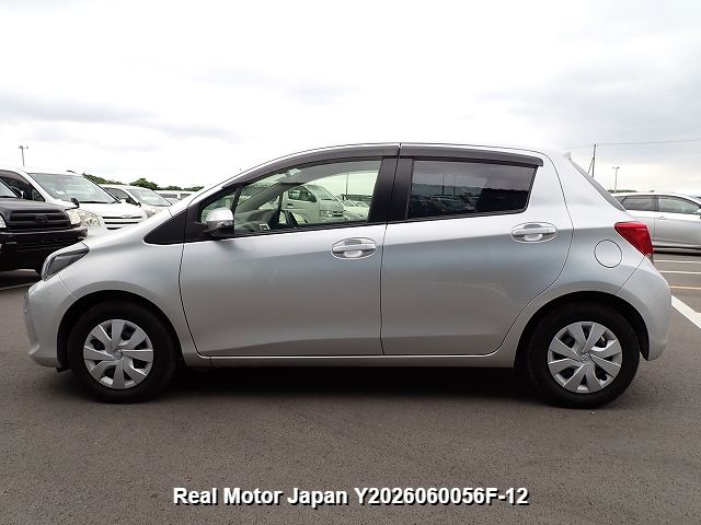 2014 TOYOTA VITZ thumbnail 3