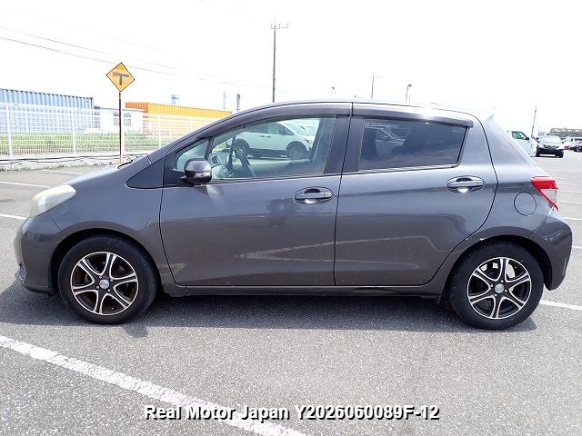 2011 TOYOTA VITZ thumbnail 3
