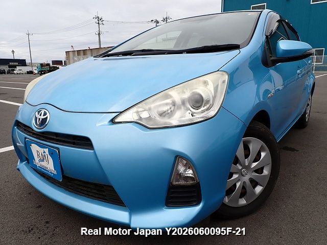 2013 TOYOTA AQUA – view 1