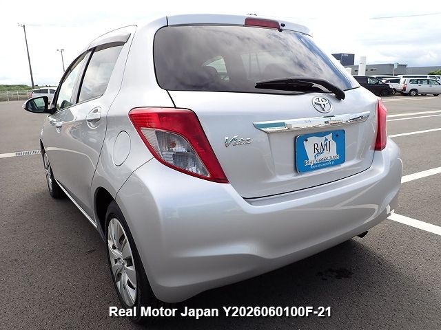 2013 TOYOTA VITZ thumbnail 3