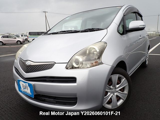 2010 TOYOTA RACTIS – view 1