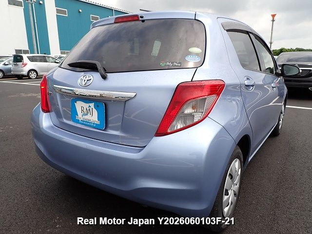 2011 TOYOTA VITZ thumbnail 4