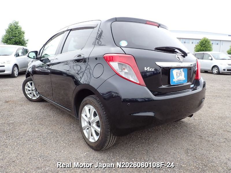2011 TOYOTA VITZ thumbnail 3