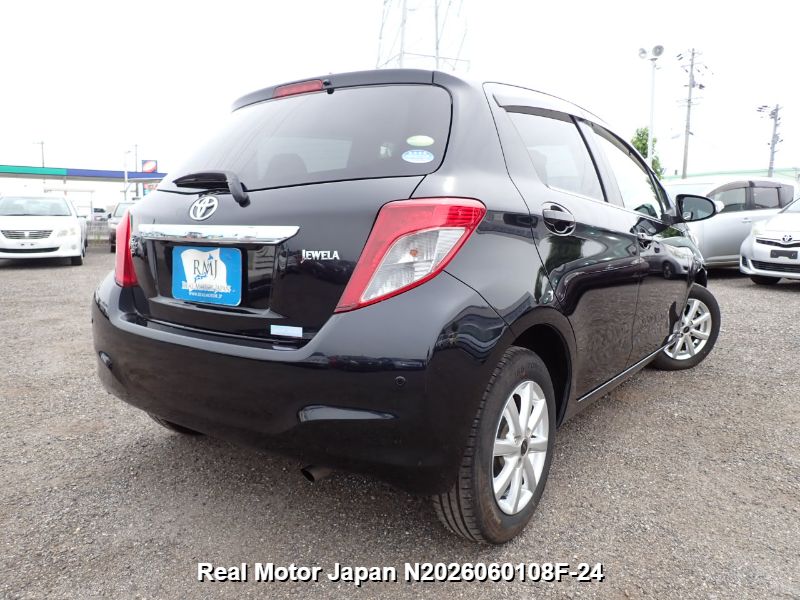 2011 TOYOTA VITZ thumbnail 4