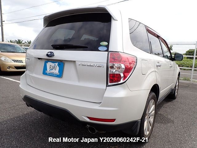 2012 SUBARU FORESTER thumbnail 4