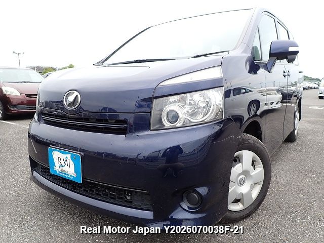2008 TOYOTA VOXY – view 1