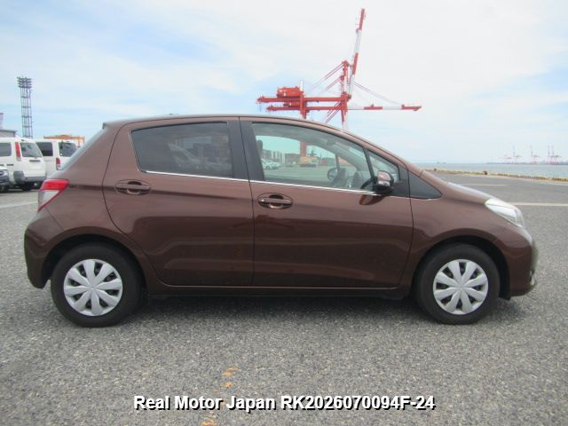 2011 TOYOTA VITZ thumbnail 4