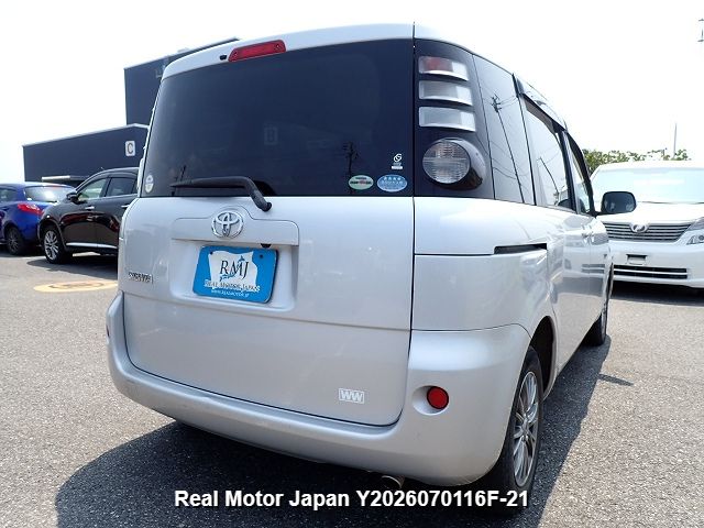 2010 TOYOTA SIENTA thumbnail 4