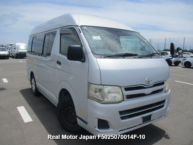 2011 TOYOTA HIACE VAN