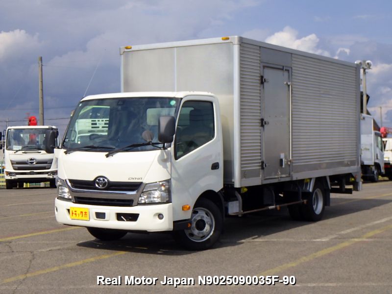 2019 TOYOTA DYNA