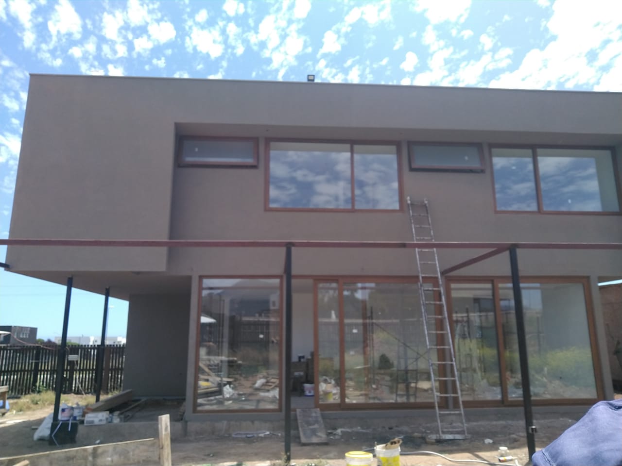 Proyecto en Mantagua con Ventanas PVC Roble Dorado