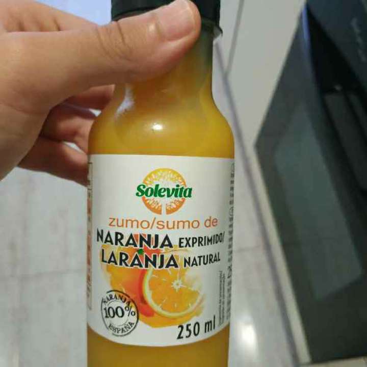 Zumo de naranja exprimido