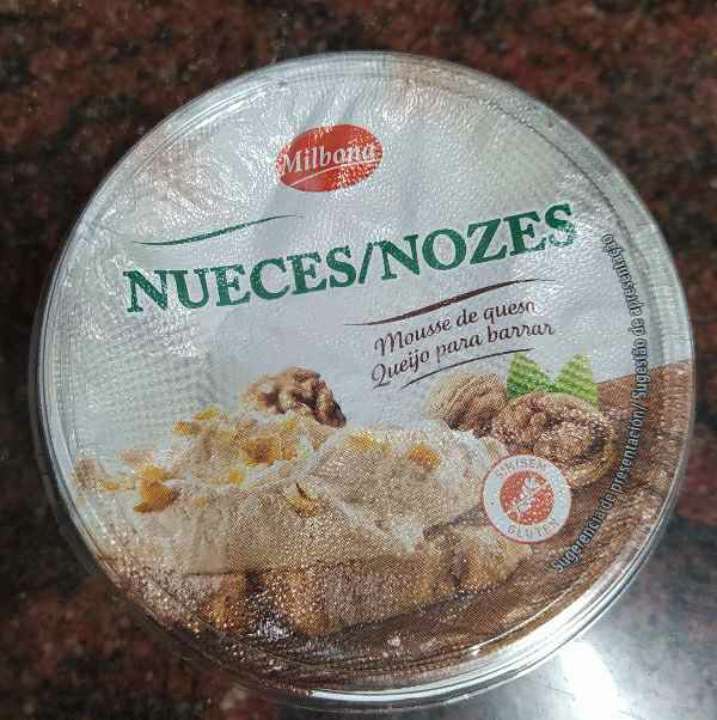 Mousse de queso con nueces