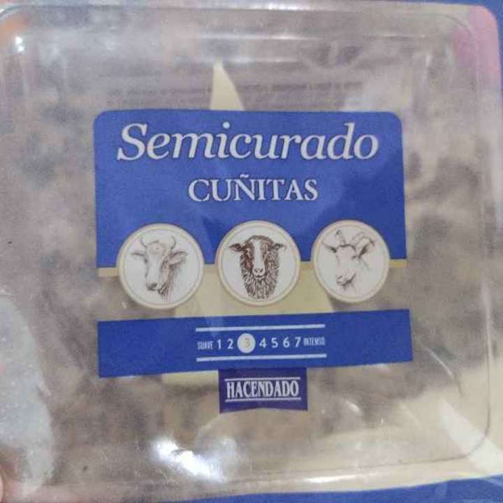 Queso semicurado cuñitas Queso semicurado cuñitas