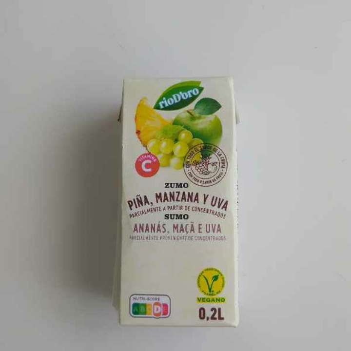 Zumo piña, manzana y uva Zumo piña, manzana y uva