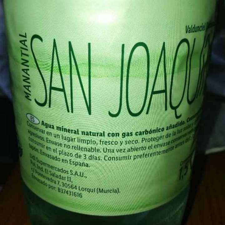 Agua con gas 