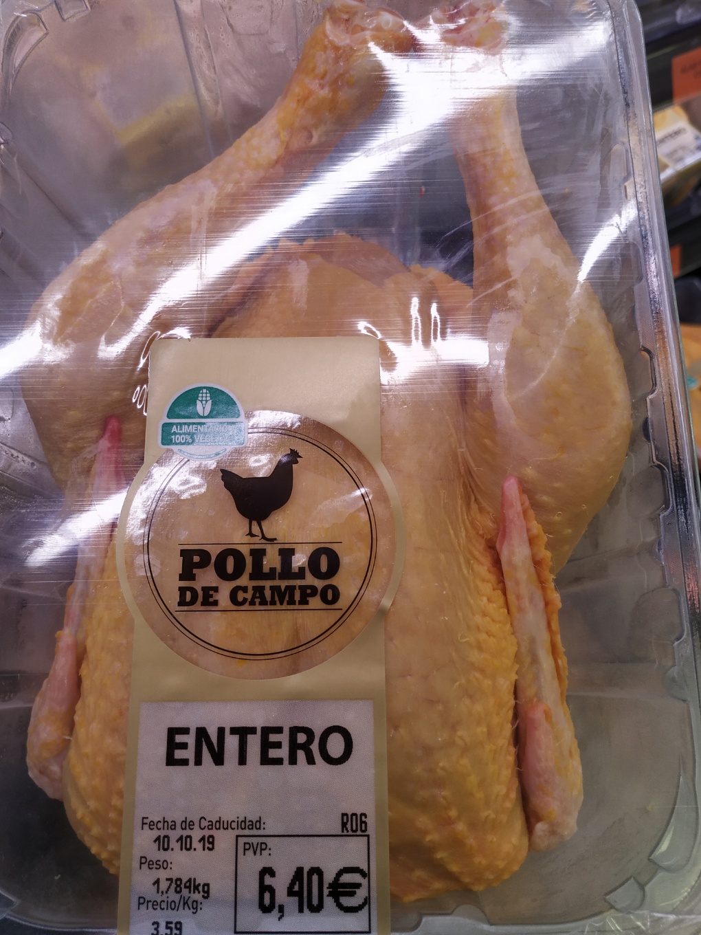 Pollo entero de campo