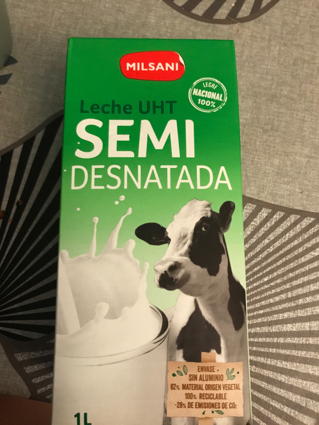 Leche semidesnatada UHT