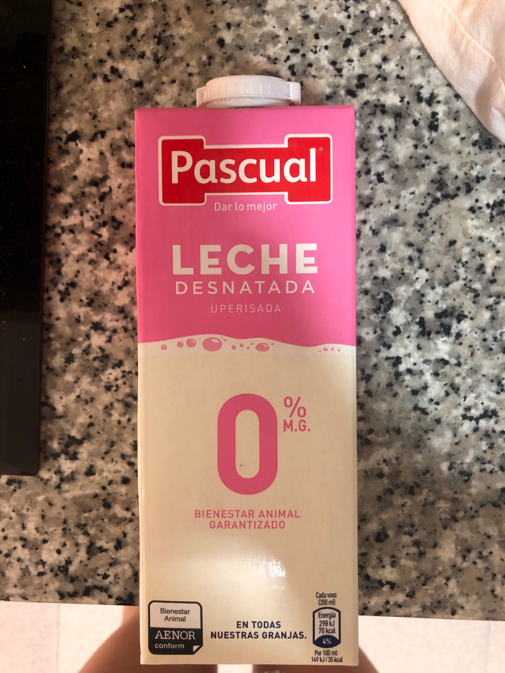 Leche desnatada uperisada