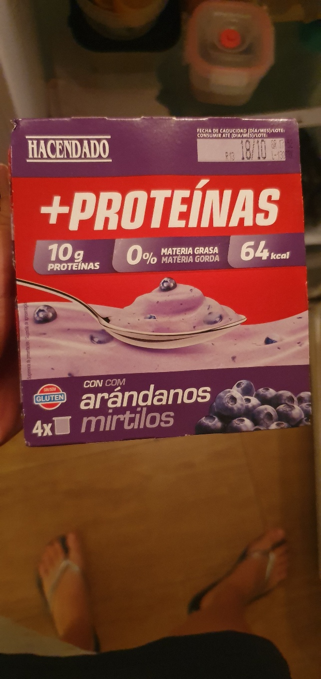 Yogur + proteínas arándanos