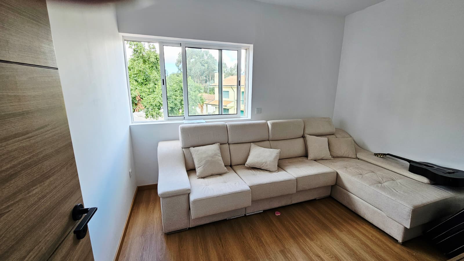 T3 Totalmente Remodelado c/ Garagem Box e Logradouro | Águas Santas — imagem 1