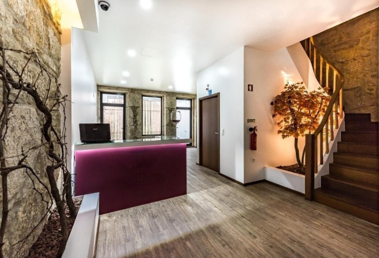 Prédio - Guest House c/ 17 Quartos a 100m da Estação de metro do Marquês - Porto — imagem 1