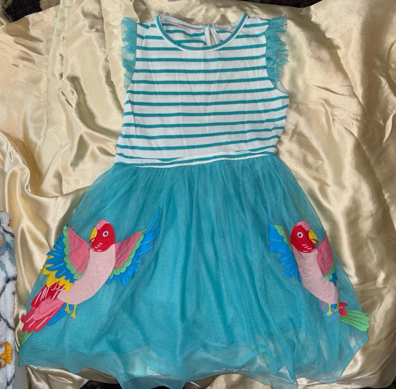 $28.50 - Girls mini Boden parrot dress 5-6