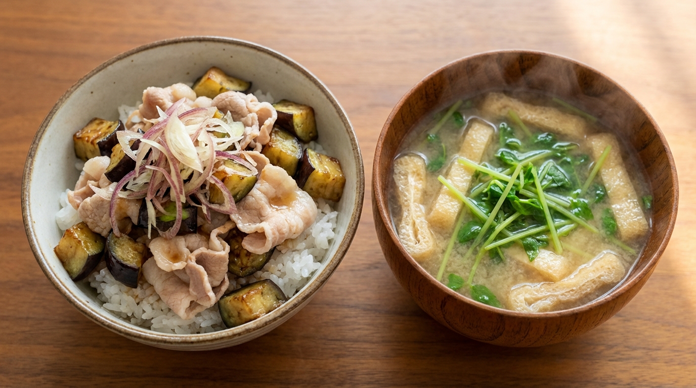 焼きなすと蒸し豚の香味のっけごはんと、豆苗と油揚げのみそ汁