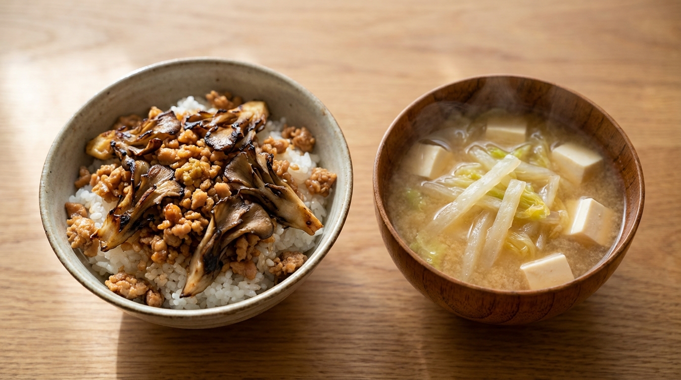 焼き舞茸と鶏そぼろのゆずこしょうのっけごはんと、白菜と豆腐のみそ汁