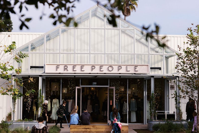 place_image River Street Marketplace