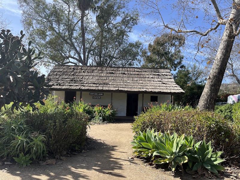 place_image Montanez Adobe