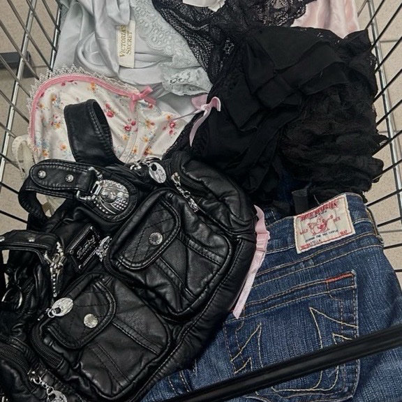 thrift shops 🤍