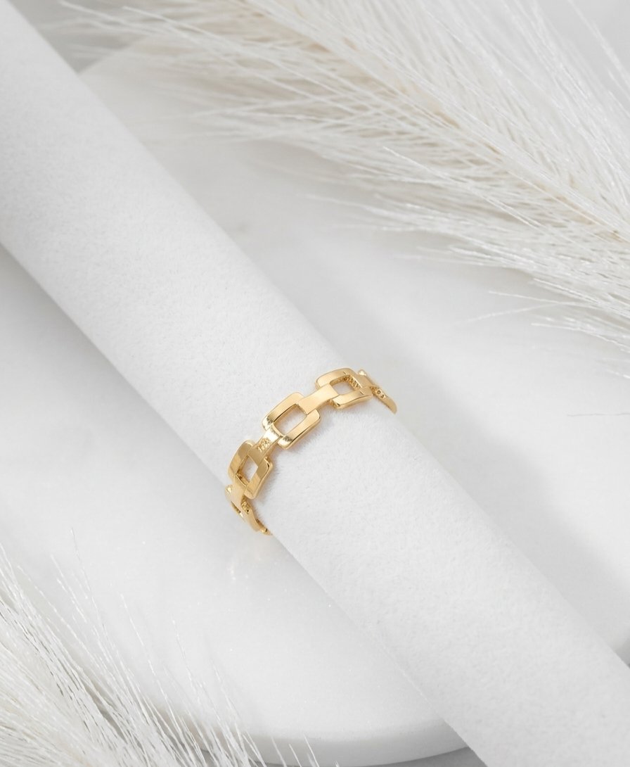 Linked Luxe Ring image 3