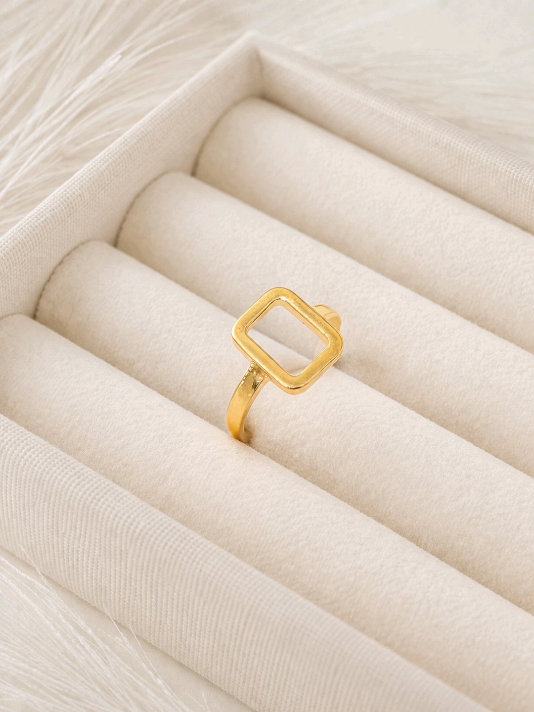 Aura Frame Ring