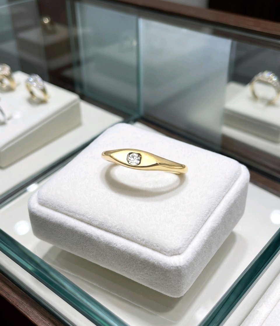 Lumi Eye Ring