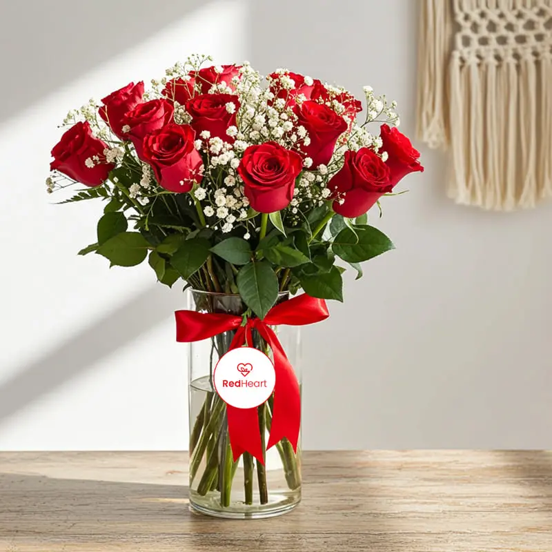 Ruby Embrace Red Rose Vase design by Redheart