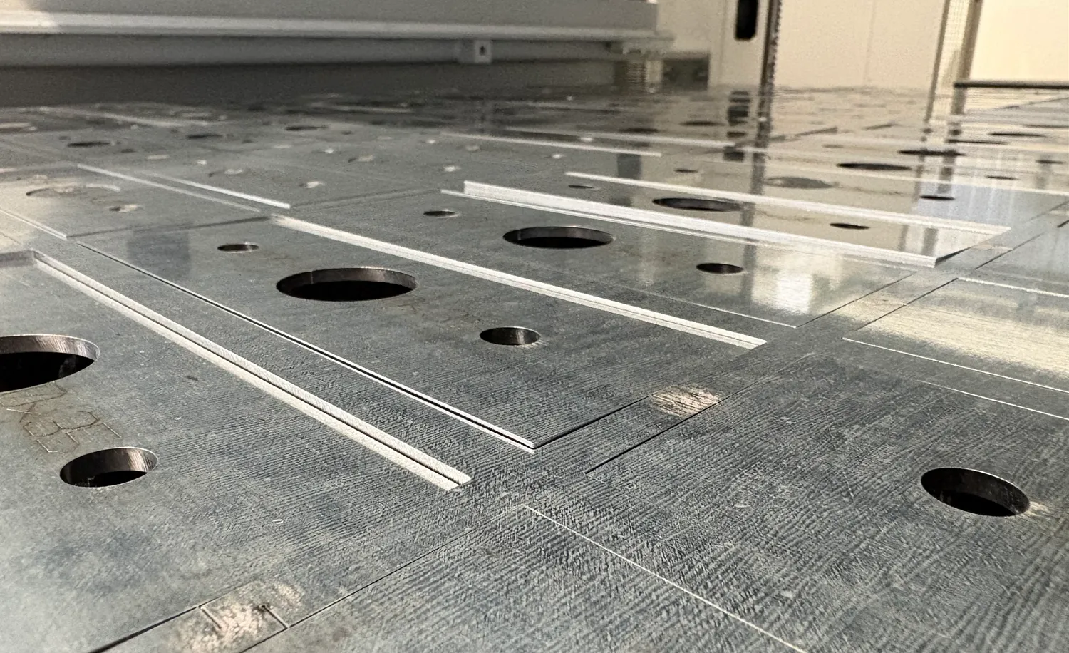 Découpe laser — REST Constructions Métalliques