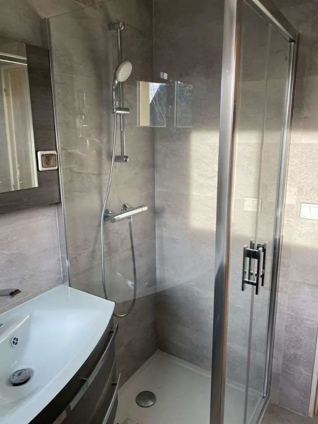 Salle de bain et cuisine