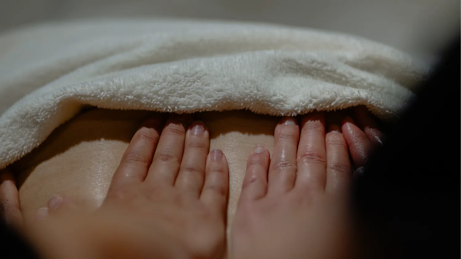 Massage relaxant à l'institut À Corps Parfait