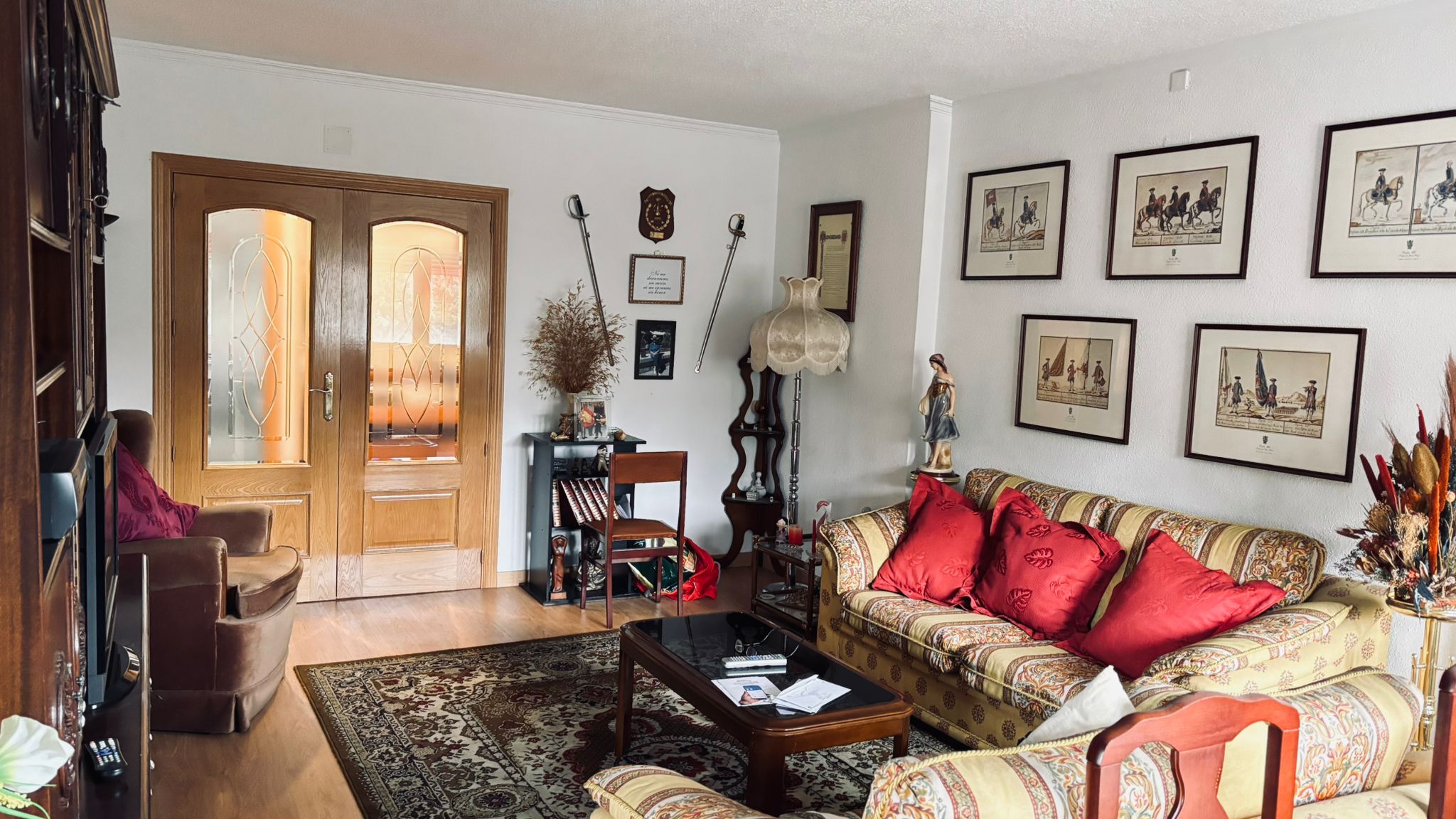 Venta de piso de 4 habitaciones con parking y trastero junto al Retiro, Madrid