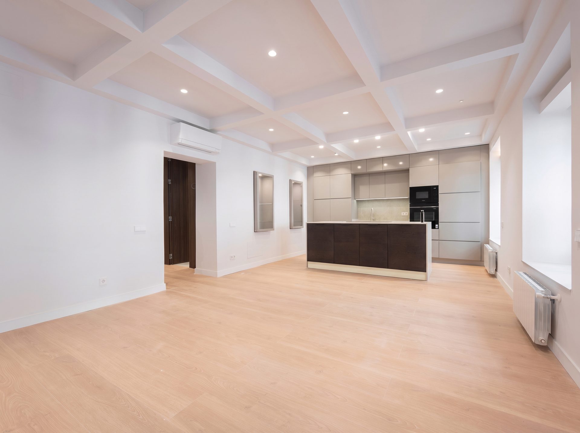 Exclusivo piso reformado en Calle Espartinas con excelente ubicación — foto 2 de 23