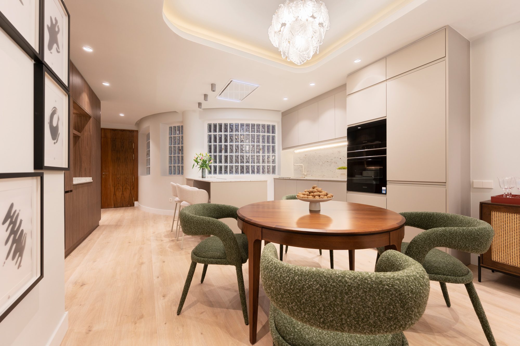 Venta de piso de lujo reformado en Barrio de Salamanca (Madrid) con garaje y trastero — foto 2 de 25
