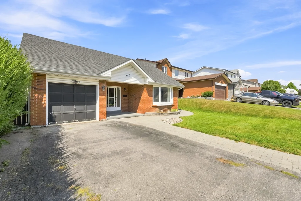 640HillcroftStOshawa-ReidMediaAgency-002